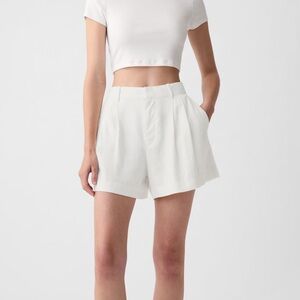 Gap 5" High Rise Pleated Linen Shorts with Washwell